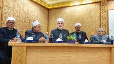 وكيل الأزهر يكرَّم طروب رسلان مدير عام التعليم الخاص تقديرًا لعطائها الوطني