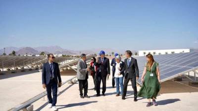 فريق الاتحاد الأوروبي وبرنامج الأمم المتحدة الإنمائي في زيارة لمشروع الخلايا الشمسية