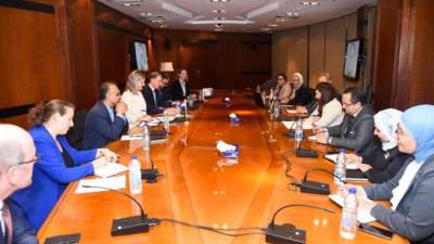 وزيرة الهجرة تعقد اجتماعا تشاوريا مع وزيرة التجارة الهولندية لبحث ملفات التعاون