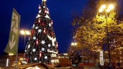 توفيرا للكهرباء.. إضاءة شجرة عيد الميلاد للعام الجديد 4 ساعات فقط بألمانيا