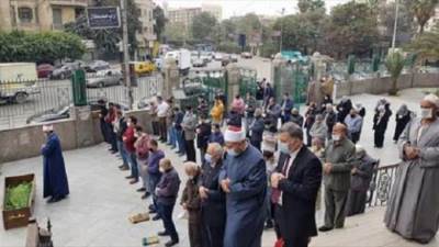 هل كثرة المصلين على الجنازة تعود بالنفع على الميت؟.. دار الإفتاء تجيب