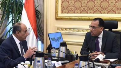 مدبولي يتوجه بالشكر لوزير الطيران على الجهود المبذولة من قبل الوزارة خلال قمة المناخ