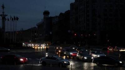 شتاء صعب يلوح في أفق أوكرانيا بسبب الهجمات على شبكة الكهرباء