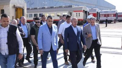 وزيرا النقل والإنتاج الحربي يتفقدان ورش كوم أبو راضي المتخصصة في إجراء العمرات لعربات السكك الحديدية