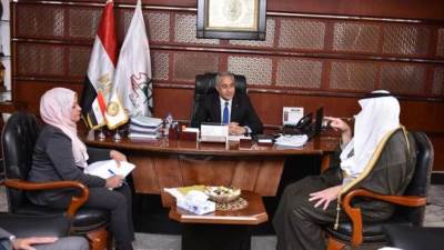 وزير القوى العاملة يلتقى السفير السعودي بالقاهرة لبحث التعاون