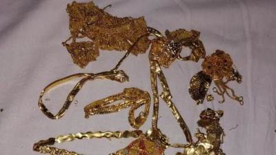 جمارك السلوم تضبط محاولة تهريب كمية من المشغولات الذهبية