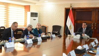 وزير التنمية يرأس اجتماع لجنة التسيير الخاصة بمشروع أيادي مصر
