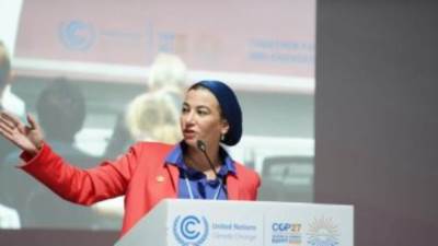 البيئة: 7 مليارات جنيه لإنشاء محطات معالجة للصرف الصناعى لشركات البترول