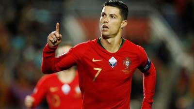 بعد استبعاده أمام سويسرا.. رونالدو يهدد بمغادرة معسكر البرتغال في قطر