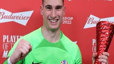 الحارس الكرواتي ليفاكوفيتش أفضل لاعب في مباراة البرازيل بكأس العالم