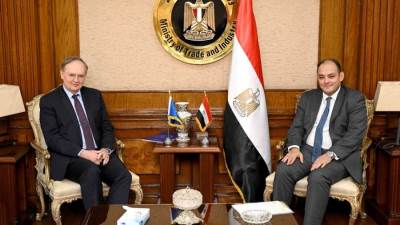 وزير التجارة يستعرض مع سفير الاتحاد الأوروبي تعزيز التعاون الاقتصادى