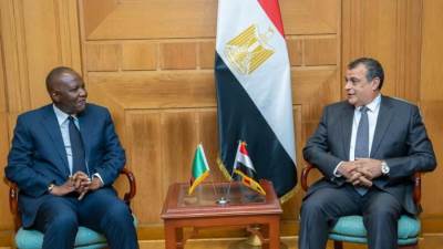 وزير الإنتاج الحربي " يبحث مع "وزير العلوم والتكنولوجيا الزامبي" التعاون المشترك