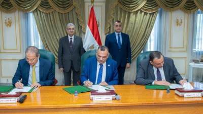 وزيرا الإنتاج الحربى والكهرباء يتفقدان أول إنتاج للحارقة (ولاعة لمحطات توليد الكهرباء)