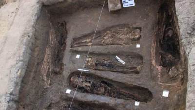 الكشف عن مجموعة من المقابر بتل آثار الدير بمدينة دمياط الجديدة