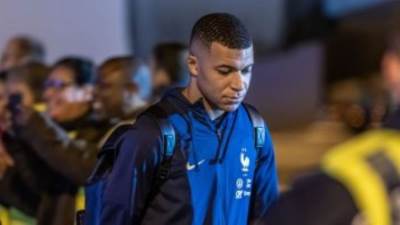 استقبال جماهيرى كبير لمنتخب فرنسا بعد الوصول للعاصمة باريس