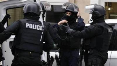 قوات الأمن الفرنسية تطلق الغاز لتفريق المحتجين فى باريس