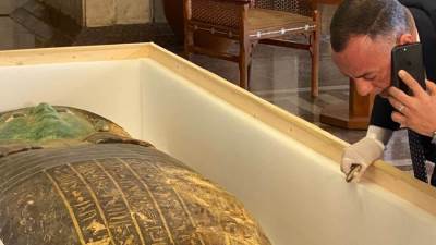 مصر تتسلم تابوت آثرى فى مقر الخارجية بعد استرداده من أمريكا