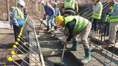 سويلم: البدء فى صب الخرسانات بمشروع مجموعة قناطر ديروط الجديدة