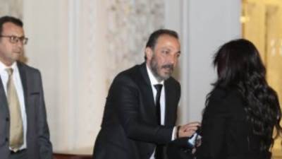 طارق لطفي حديث السوشيال بعد لفتته الإنسانية تجاه الصحفيين فى عزاء والدته