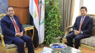 وزير الشباب والرياضة ورئيس التنظيم والإدارة يبحثان تعزيز التعاون المشترك