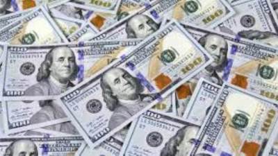 سعر الدولار يقفز لمستويات قياسية جديدة ويتجاوز حاجز الـ32 جنيهًا