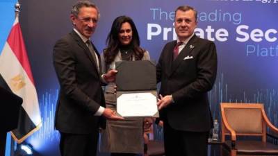 غرفة التجارة الأمريكية في مصر تمنح وزير السياحة والآثار العضوية الشرفية