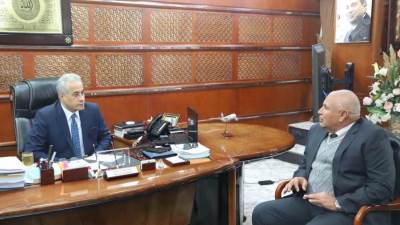 شحاتة والزملوط بحثا خطة تدريبية على مهن الزراعة والري وأدوات حصاد المحاصيل الزراعية