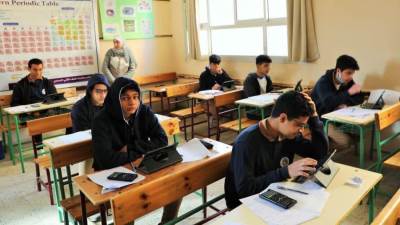 وزير التربية والتعليم يتفقد سير امتحانات الشهادة الإعدادية والصف الأول الثانوي بالقاهرة الجديدة