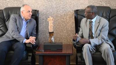 سويلم والمهندس ضو البيت يتفقدوا محطة قياس تصرفات الخرطوم على النيل الازرق