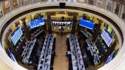 مؤشرات البورصة تواصل ارتفاعها بمنتصف التعاملات مدفوعة بمشتريات عربية وأجنبية