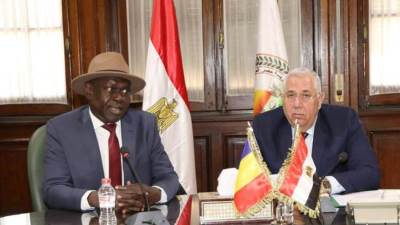 وزير الزراعة يبحث مع وزير الإنتاج والتحول الزراعي التشادي التعاون بين البلدين