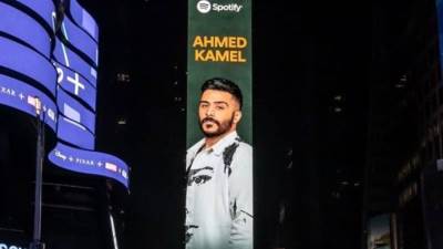 أحمد كامل يخطف الأنظار فى تايم سكوير بأمريكا مع "Spotify"