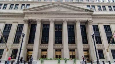 توقعات برفع الفيدرالي الأمريكي سعر الفائدة بخمسين نقطة أساس و الذهب يترقب القرار بالبورصات العالمية