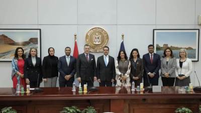 وزير السياحة يستقبل وفد من غرفة التجارة الأمريكية بالبحرين