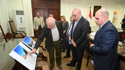 "الجزار" يستعرض التصميمات الداخلية للفنادق والنزل البيئى بمشروع تطوير موقع التجلى الأعظم