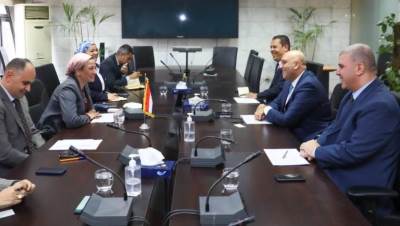 وزيرة البيئة تبحث تمويل المشروعات الاستثمارية البيئية مع جهاز تنمية المشروعات