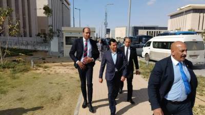 وزير الرياضة يتابع سير العمل داخل ديوان الوزارة بـالعاصمة الإدارية الجديدة
