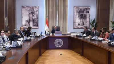 مدبولي يستعرض ملامح تكثيف الاستثمارات لقطاع التعليم والصحة والصناعات صديقة البيئة