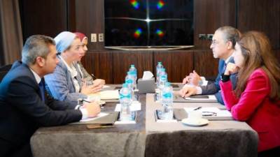 وزيرة البيئة تبحث مع حسام هيبة مجالات الإستثمار الواعدة فى القطاع البيئى فى مصر