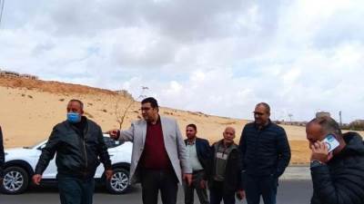 رئيـس جهاز مدينة العبور يناقش شكاوى السكان ومرتادي اسواق الخير وشاغلي الباكيات