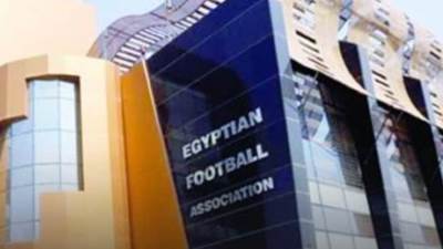 استخدم الهاتف بديلًا للـ"فار".. إيقاف طاقم حكام مصري لأجل غير مسمى