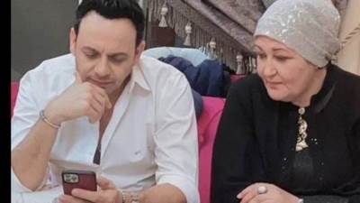 مصطفى قمر يمازح جمهوره على إنستجرام برفقة والدة زوجته