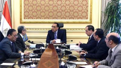 مدبولي يتابع موقف تنفيذ مشروعات الطاقة المتجددة ومذكرات التفاهم لإنتاج الهيدروجين الأخضر