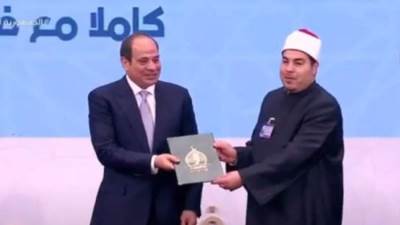 الرئيس السيسى يكرم عددا من حفظة القرآن الكريم خلال احتفالية ليلة القدر