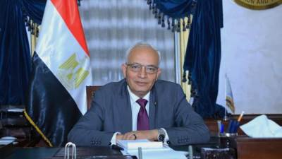 «وزير التعليم» يجري اتصالا برئيس البعثة التعليمية المصرية في السودان للتهنئة بعيد الفطر المبارك