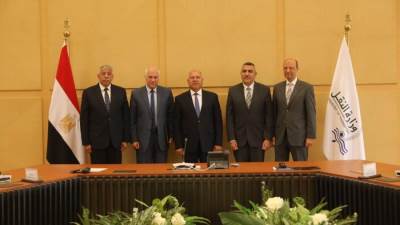 وزير النقل يشهد توقيع اتفاقية شروط تطوير محطة الصب الجاف بميناء جرجوب