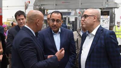 رئيس الوزراء يتفقد مصنع لوريال - القاهرة المتخصص في إنتاج مستحضرات التجميل