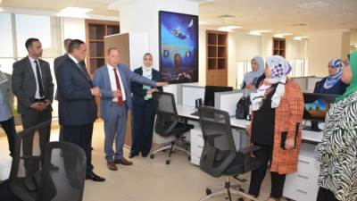 وزير التنمية المحلية يباشر عمله رسميا من مقر العاصمة الإدارية الجديدة.. صور