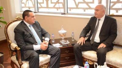 وزير التنمية المحلية يتابع مع محافظ قنا والموجة الـ21 لإزالة التعديات على أملاك الدولة والأراضي