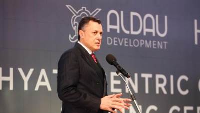 وزير السياحة يشهد توقيع عقد تشغيل أول منشأة فندقية للفنون في مصر